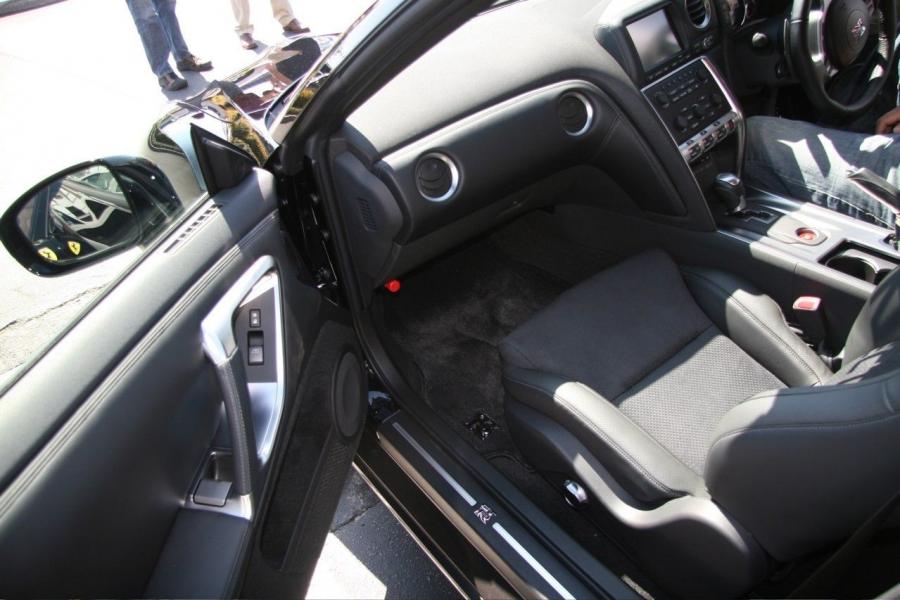 Nissan GT-R 2008 года  (фото 18 из 71)